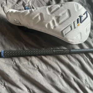 Taylormade qi10 driver 9 degree xflex - Image 6