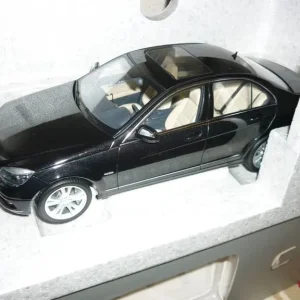 Mercedes Benz C class w204 1:18 - Image 2