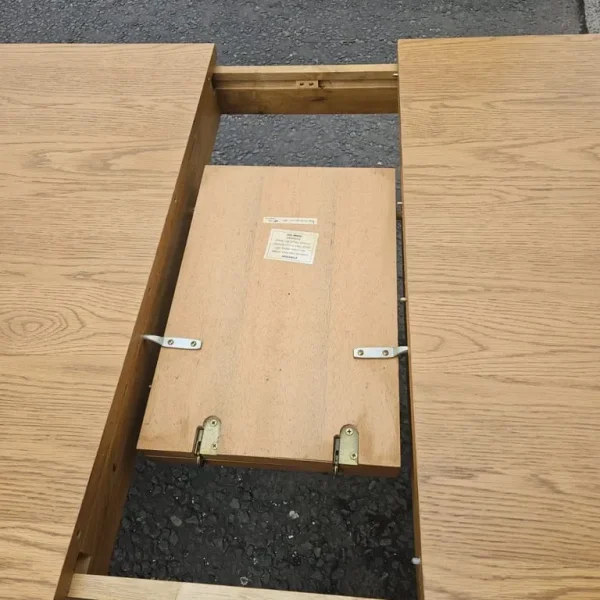 Fully extendable table and 4 chairs