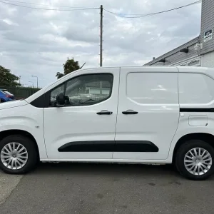2019 Peugeot Partner 1.5 BlueHDi 650 Professional Standard Panel Van 5dr Diesel Manual SWB Euro P... - Image 4