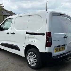 2019 Peugeot Partner 1.5 BlueHDi 650 Professional Standard Panel Van 5dr Diesel Manual SWB Euro P... - Image 5