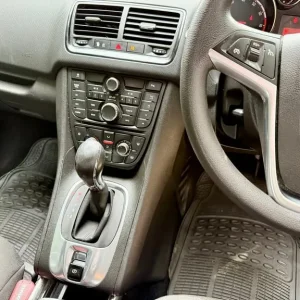 2014 Vauxhall Meriva 1.4 Automatic Red MPV - Image 2
