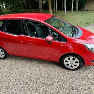 2014 Vauxhall Meriva 1.4 Automatic Red MPV - Image 4
