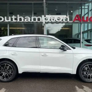 2025 Audi Q5 2.0 TFSIe 50 Black Edition Plug-in Hybrid SUV - Image 4