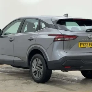 Nissan Qashqai 1.3 DIG-T Acenta Premium 5-door Hybrid - Image 2