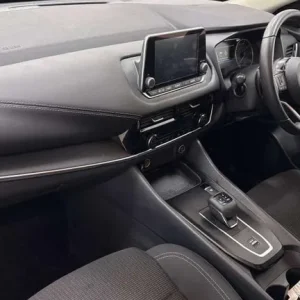 Nissan Qashqai 1.3 DIG-T Acenta Premium 5-door Hybrid - Image 3