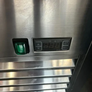 Commercial glass front food drink chiller - Image 7