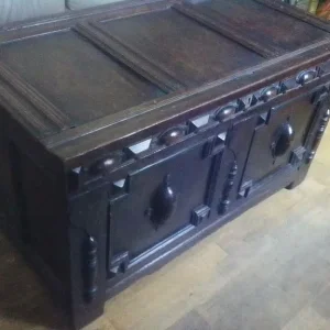 17th century oak chest/coffer - Image 2