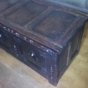 17th century oak chest/coffer - Image 4