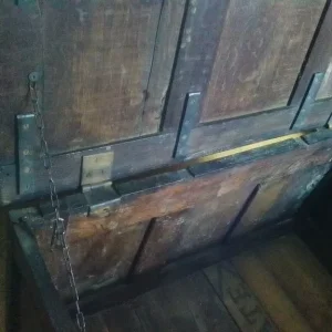 17th century oak chest/coffer - Image 8