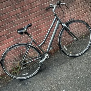 Mongoose 125 28” Wheels Hybrid Bike - Image 2