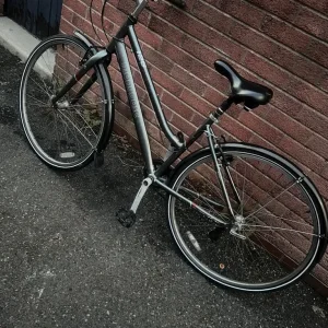 Mongoose 125 28” Wheels Hybrid Bike - Image 3