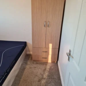 Spacious Single Room in RM6 4AE - Image 2