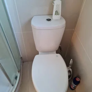 Spacious Single Room in RM6 4AE - Image 8