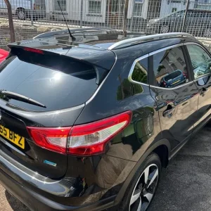 2015 Nissan Qashqai 1.5 dCi N-Tec+ 5-door top spec with glass roof and two keys - Image 6
