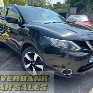 2015 Nissan Qashqai 1.5 dCi N-Tec+ 5-door top spec with glass roof and two keys