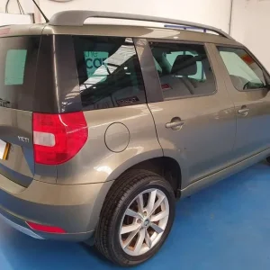 2015 Skoda Yeti 1.2 TSI SE Euro 6 5-door hatchback petrol manual - Image 3