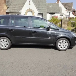 Vauxhall Zafira 2012 manual 5-door MPV - Image 2
