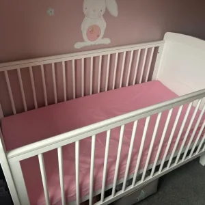 White wood cot bed with new mattress - Image 3