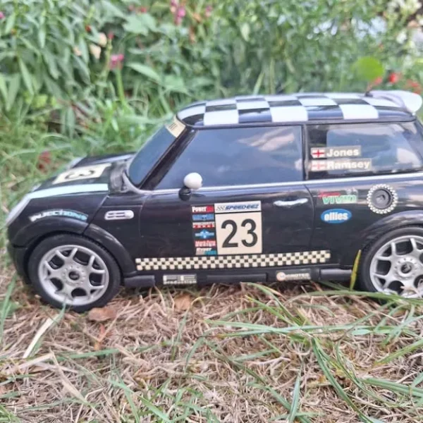 Mini car toy with tracks and slides