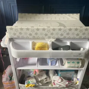 Baby bundle with changing table and bath - Image 4