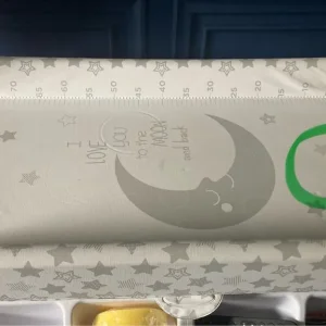 Baby bundle with changing table and bath - Image 5