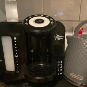 Baby bundle with changing table and bath - Image 6