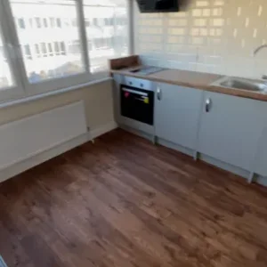 Self-contained studio with fast internet and free parking - Image 5