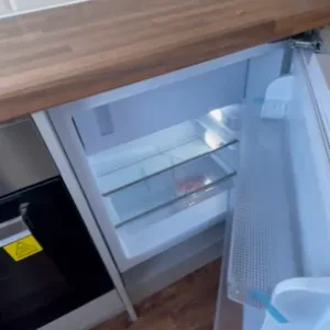 Self-contained studio with fast internet and free parking - Image 7