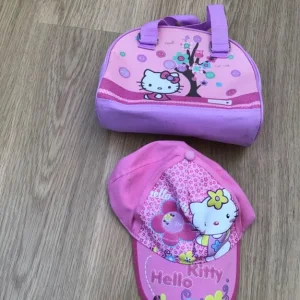 Hello Kitty bag with cap, bracelet, necklace and purse - Image 2