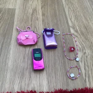 Hello Kitty bag with cap, bracelet, necklace and purse - Image 5