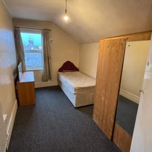 Private Living Room and Bedroom for Rent - Image 2