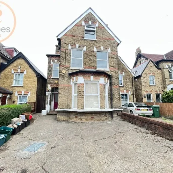 2 bedroom flat on Langley Road