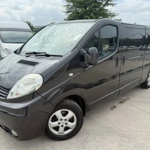 2010 Renault Trafic 2.5 dCi Diesel Panel Van - Image 3