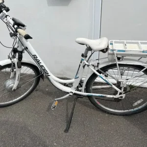 Raleigh Velo Trail Low-step Electric Bike - Image 2