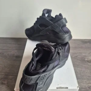 Nike Huarache 6.5 UK - Image 2