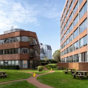 Private Serviced Offices: Units from 4 to 175 desks available