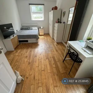 2 bedroom flat on St Margarets Avenue, Beaumaris Castle Street - Image 7