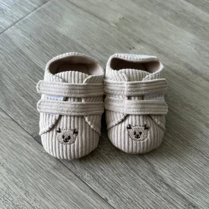 Unisex Baby Beige Shoes Size 3-6 Months