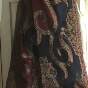 Ladies scarf with soft light wool and oriental pattern - Image 3