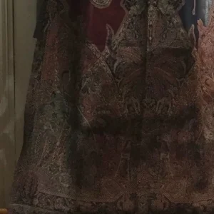 Ladies scarf with soft light wool and oriental pattern - Image 4