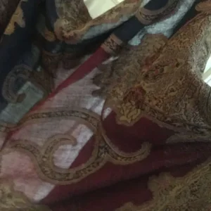 Ladies scarf with soft light wool and oriental pattern - Image 5