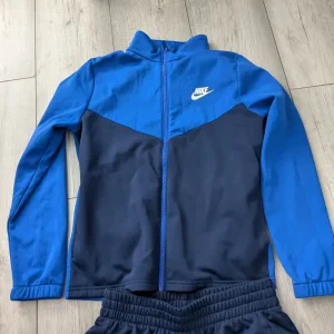2 Junior boys Nike tracksuits size L - Image 3