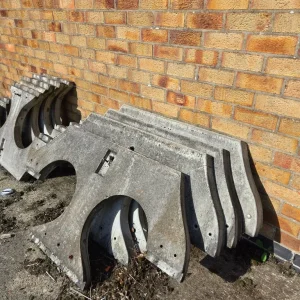 Concrete bench & table ends - Image 2