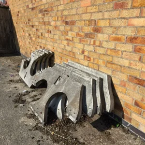 Concrete bench & table ends - Image 3