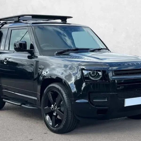 2025 Land Rover Defender 3.0 D250 Hard Top X-Dynamic SE 90 (3 Seat)