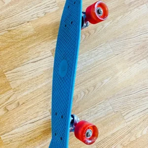 Blue plastic penny board skateboard - Image 3