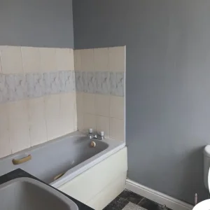 3 bedroom properties - Image 2