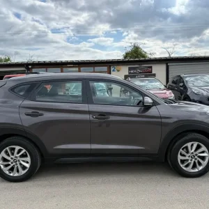 2015 Hyundai Tucson 1.7 CRDi Blue Drive SE Nav SUV - Image 3