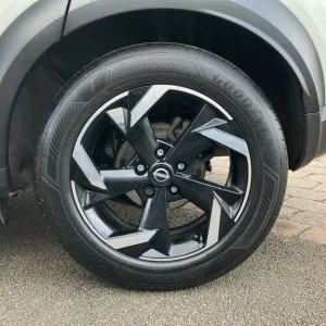 2023 Nissan Juke 1.0 DiG-T 114 N-Connecta 5-door hatchback with Apple CarPlay and DAB - Image 8